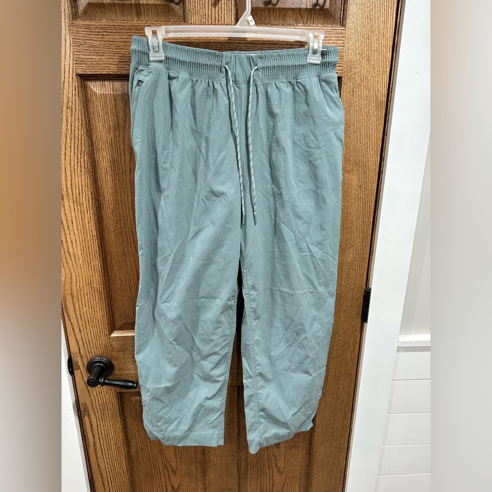 Athleta Cropped pants